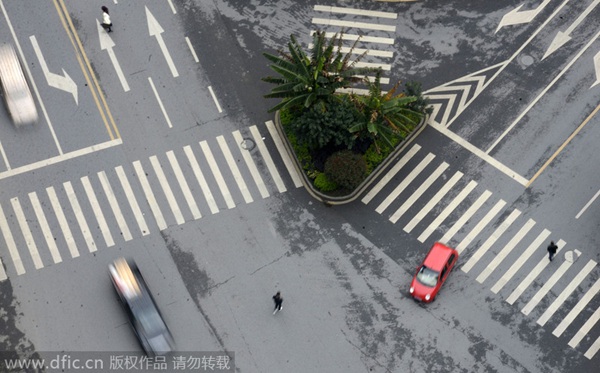 странный пешеходный переход в Китае