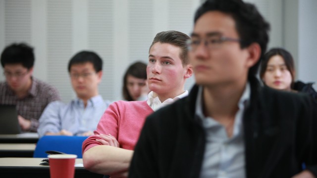 Иностранные студенты теряют интерес к Китаю