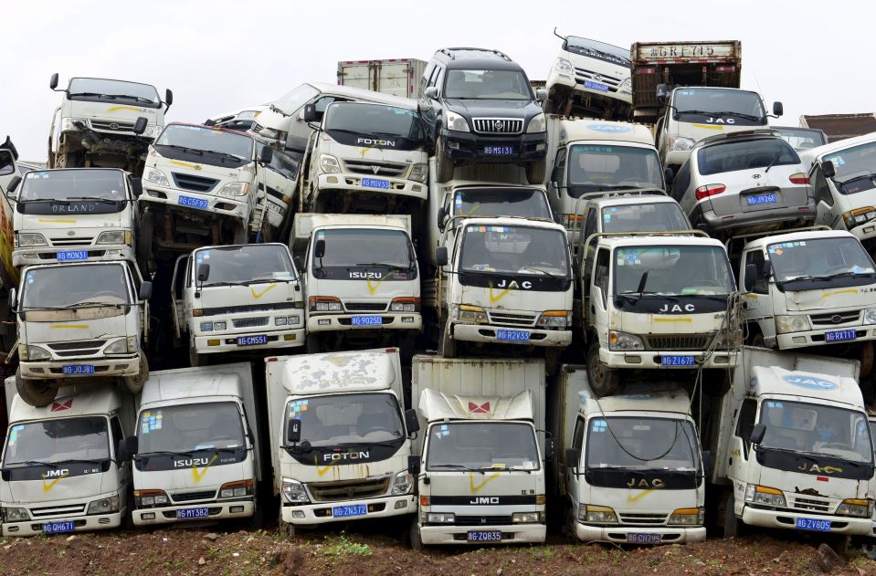 Утилизированные автомобили на одной из центров переработки в Китае.