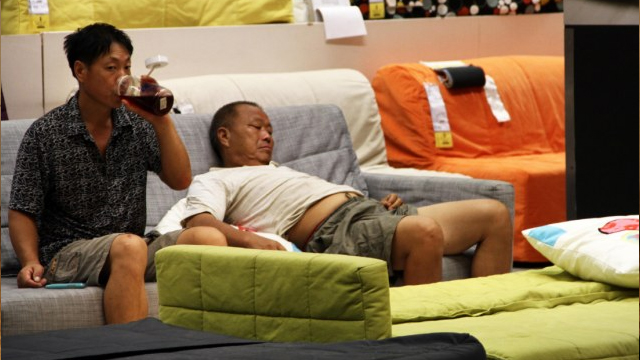 китайцы спят в Ikea