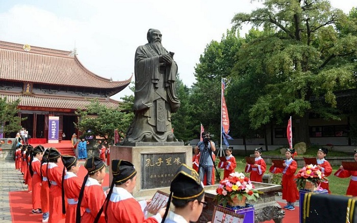 церемония поминовения Конфуция в Китае