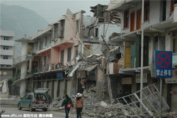 Улица уезда Вэньчуань сразу после землетрясения 12 мая 2008 года. Фото: IC