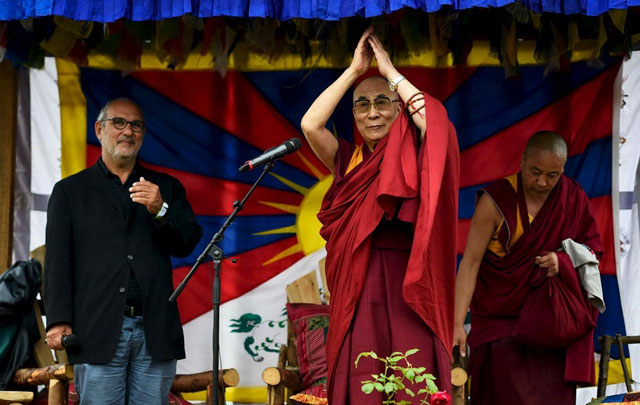 Далай-лама на фестивале Гластонбери