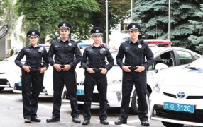 Китайцы о новой униформе сотрудников патрульной полиции Киева