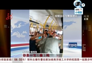 Китаянка побила вора-карманника в автобусе