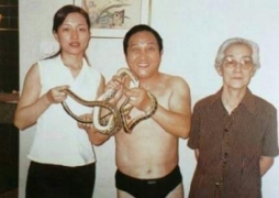 Ван Линь с родственниками бывшего китайского лидера Ху Цзиньтао.