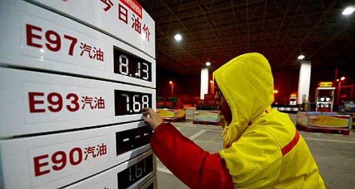 Китай снизит цены на топливо