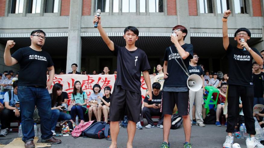 В Тайване студенты протестуют против изменений в учебниках