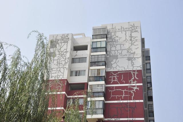 Трещины на 3-летних зданиях в Ухане