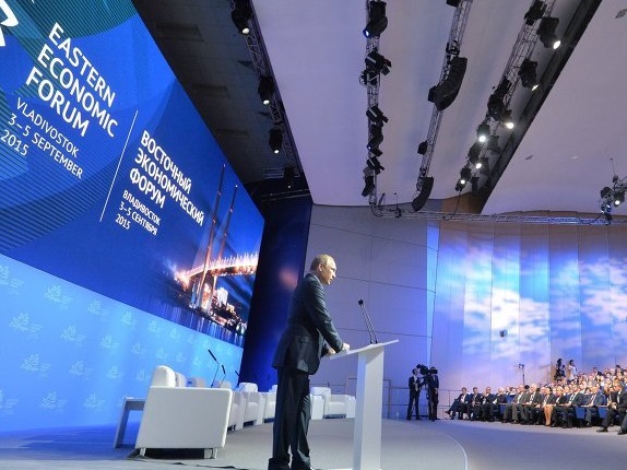 Владимир Путин на пленарном заседании ВЭФ 2015. Фото: РИА Новости