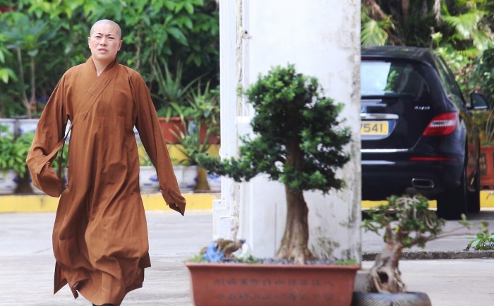 Буддистскую монахиню обвиняют в многомужестве и мошенничестве