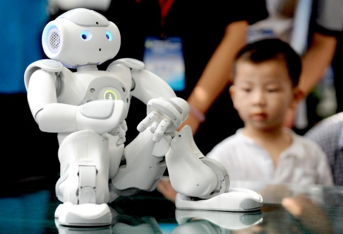 Робот-гуманоид на выставке в Шэньяне 2012 года. 