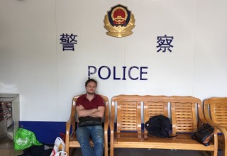 Деловая этика по-китайски: как бандиты заблокировали россиянина в полицейском участке