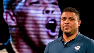 Роналдо откроет футбольные школы в Китае