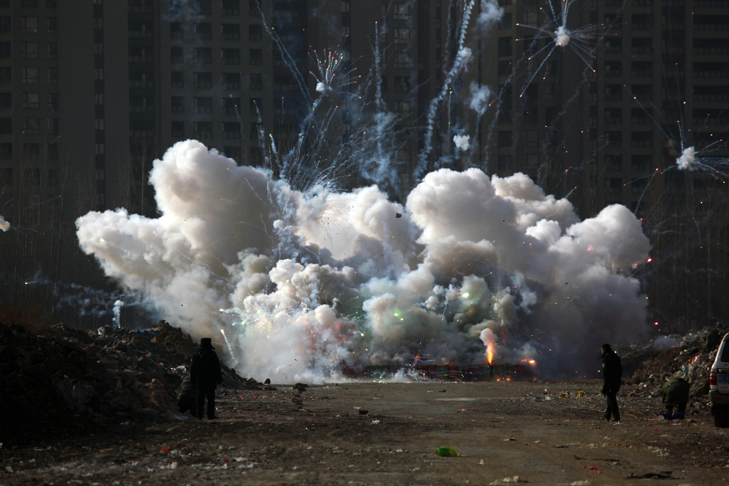 29 января полиция города Шэньян уничтожила 4515 единиц контрафактных фейерверков, конфискованных в декабре в ходе операции по контролю за общественной безопасностью. 