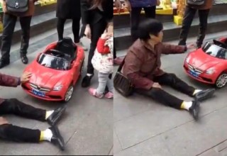 Пожилую китаянку сбила девочка на детской машине