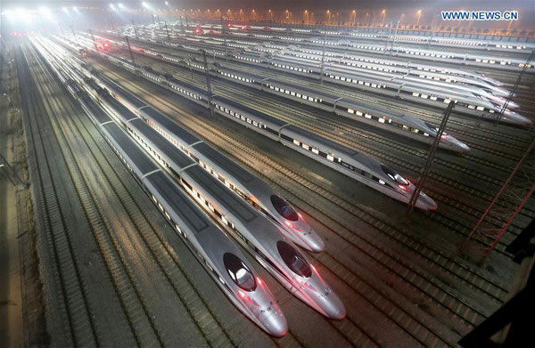 Высокоскоростные ночные поезда, следующие из Пекина в Гуанчжоу в 2012 году. Фото: Синьхуа