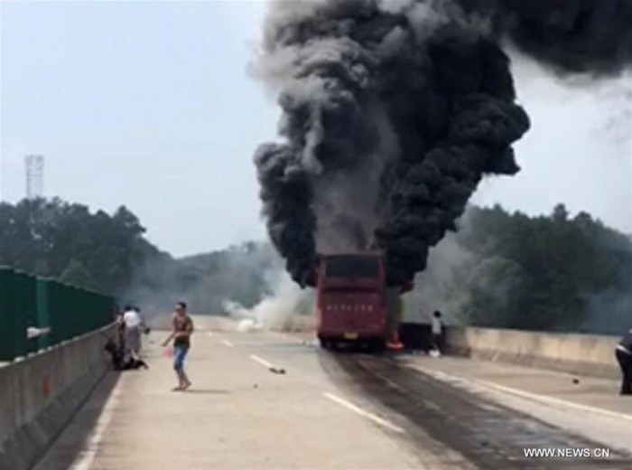 Пожар в туристическом автобусе в Китае