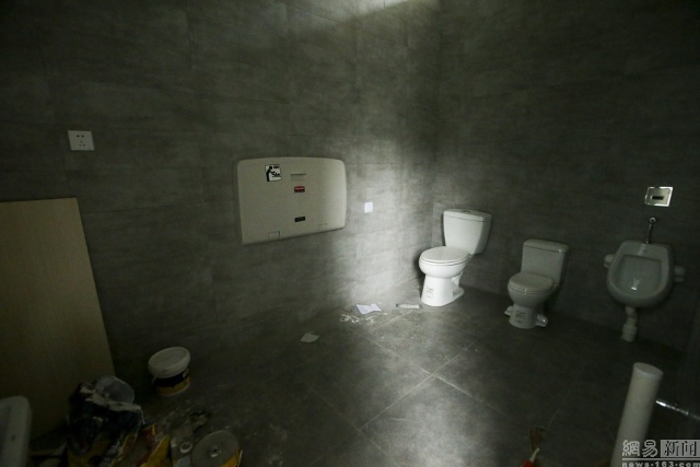 shanghai_unisex_bathroom4