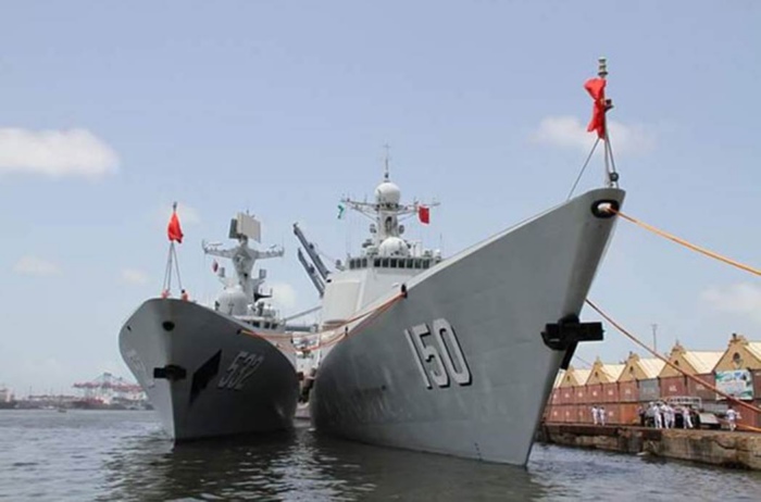 Китайские военные суда в порту Карачи