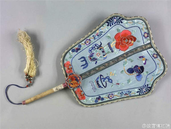 Веер, используемый при императорском дворе в эпоху династии Цин. Фото: China Daily