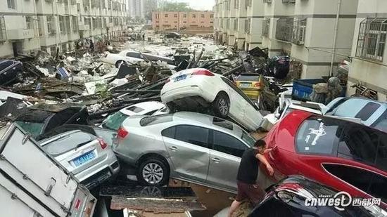 Улицы наиболее пострадавшего от наводнений города Юйлинь
