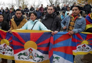 Китайская молодежная сборная покинула футбольный матч из-за флагов Тибета на трибунах