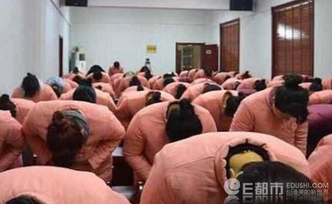 В Китае закрыли школу "послушных жен"