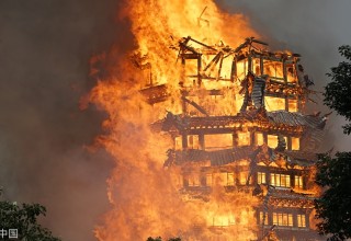 В Китае сгорела самая высокая деревянная пагода в Азии