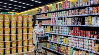 Китайцы стали реже есть меньше лапшу быстрого приготовления. Разбираемся в причинах