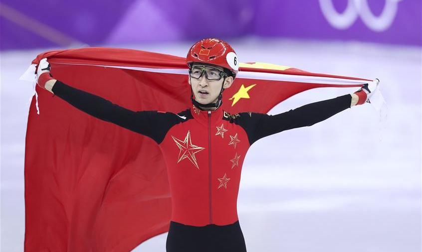 Китайский конькобежец У Дацзин после победы в заезде на 500 м среди мужчин. Фото: Xinhua/Lan Hongguang