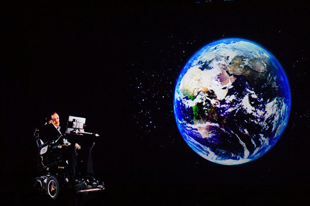 В 2017 году Хокинг выступал перед аудиторией в Гонконге в виде голограммы, которая передавалась прямо из его офиса в Кембридже.  Фото: AFP