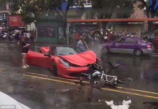 Китаянка арендовала Ferrari 458 и разбила его через пять минут