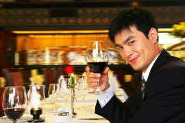 китаец с вином