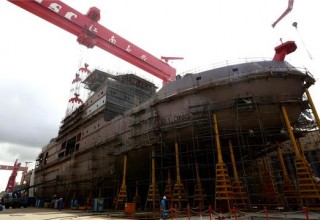Китай спустил на воду первый ледокол собственной постройки