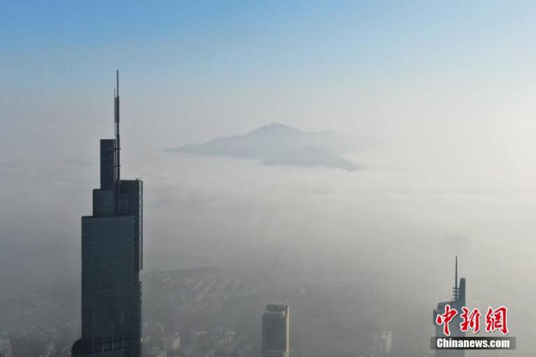 Смог в Нанкине 27 ноября. Фото: China News
