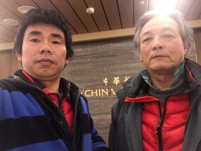 Янь Кэфэн (слева) и Лю Синлянь (справа) провели в аэропорту Таоюань Фото: AFP PHOTO 