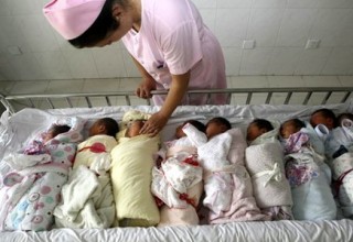 Рождаемость в Китае упала на 2 млн