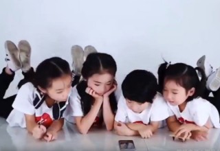 Китайские дети исполнили песню «Прекрасный Huawei»