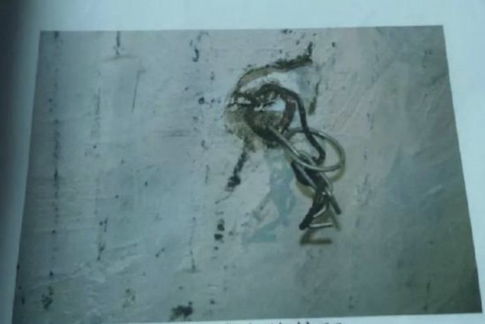 Одна из цепей в доме подозреваемого. Фото: SCMP