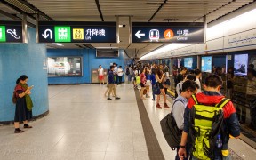 Житель Гонконга указал неверную дорогу китайской невежливой туристке