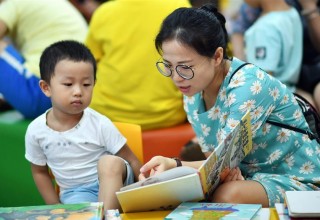 Книжный консультант из Китая привила 2 тыс. детей любовь к чтению