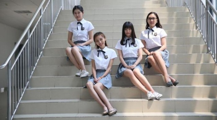 Китайским студенткам запретили носить корткие юбки и красить волосы