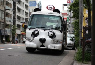 В Китае появились беспилотные автобусы-панды