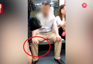 В китайском метро поймали извращенца. Он лишился работы, получил срок и штраф