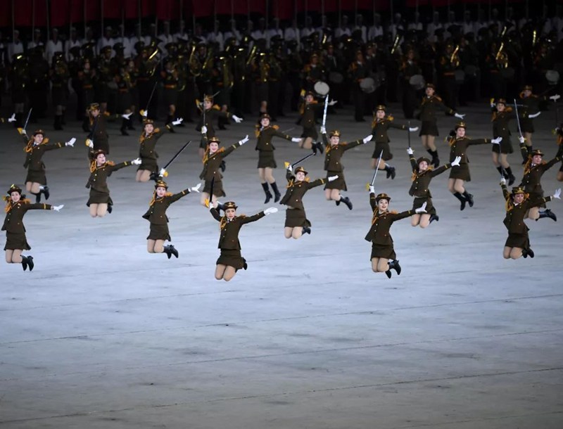  Лидера КНР Си Цзиньпина встретили в Северной Корее красочным шоу