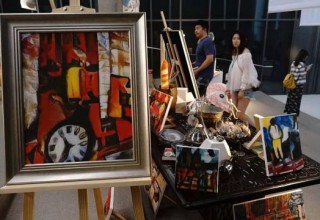 В Пекине открылась «персональная» выставка живописи робота-художника