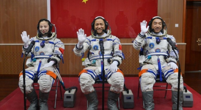 Видео-блоги для слабаков, китайские дети мечтают стать космонавтами