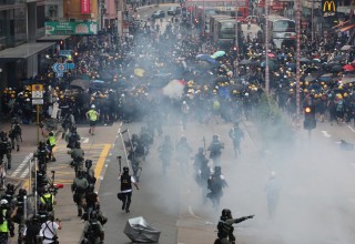 Пекин увидел «признаки терроризма» в действиях протестующих в Гонконге. Полицейские думают иначе