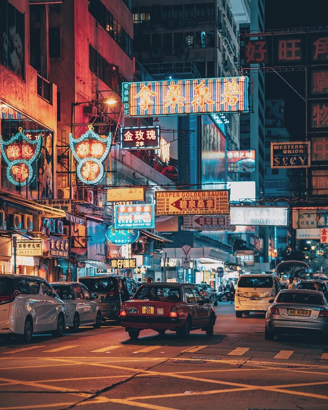 Hong Kong là một thành phố đầy sắc màu và đặc trưng của Trung Quốc, với những cảnh quan đẹp và ẩm thực độc đáo. Hãy cùng khám phá những bức ảnh tuyệt vời của Hong Kong để tìm hiểu thêm về đất nước này và những điều thú vị đang chờ đợi bạn.
